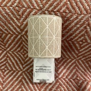 Bath & Body Works / Geometric Print Ceramic Wallflower Plug 🔌
